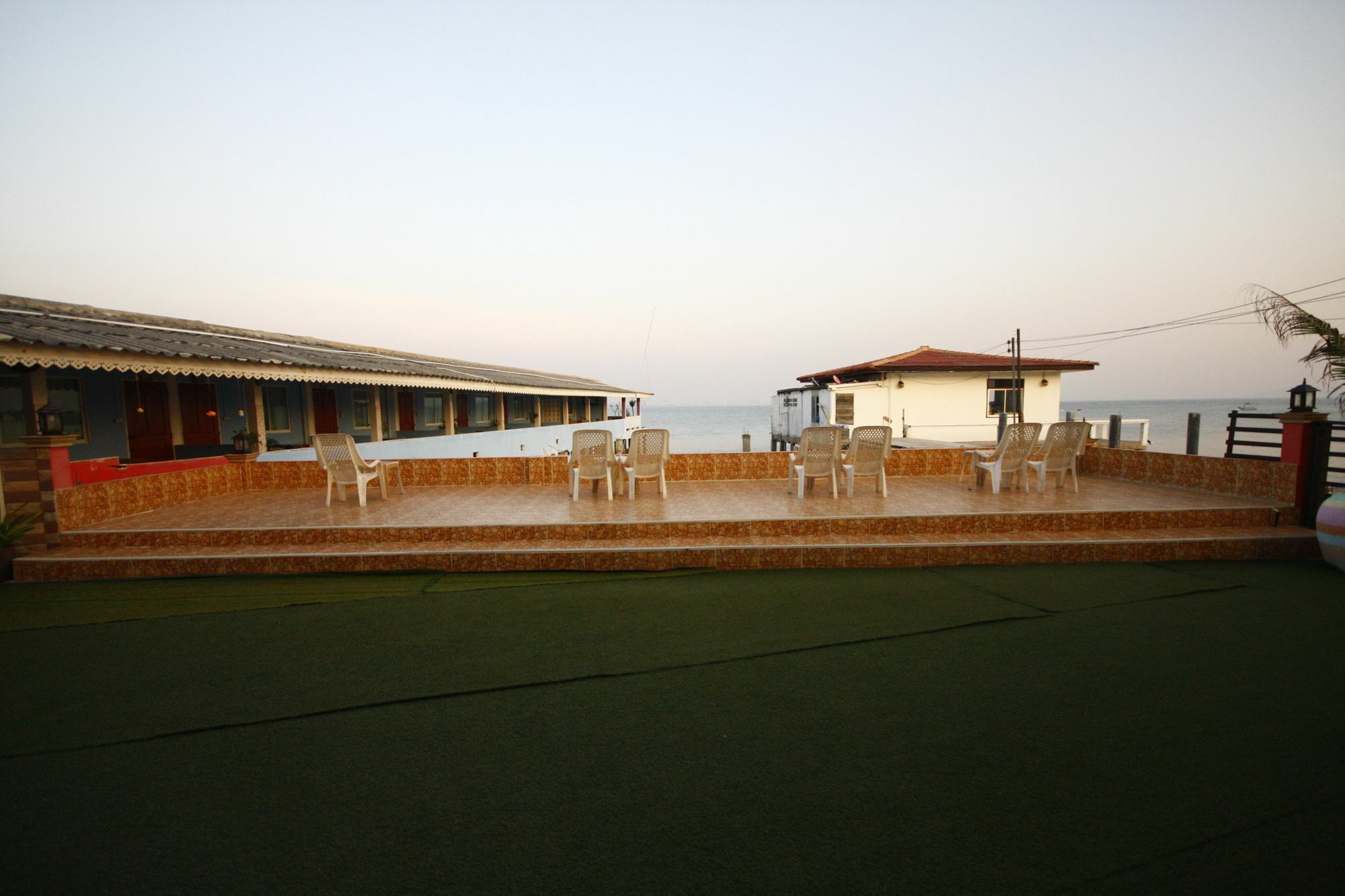 Koh Larn Sea Side Resort Экстерьер фото